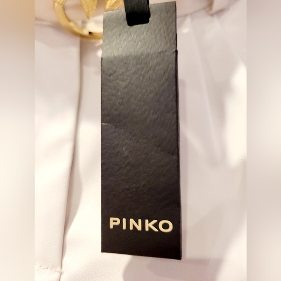NWT-❤️-Pinko-Bonnie Shorts-White Faux Leather-Gold Belt-Pockets-Size 40 - Picture 6 of 11
